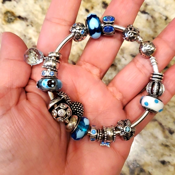 Pandora Bangle + charms - Picture 7 of 10